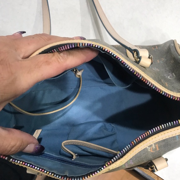 Dooney and Bourke purse - Picture 3 of 4